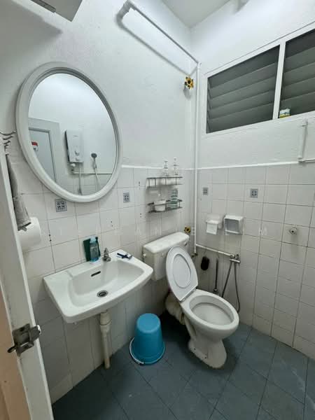 Pangsapuri untuk Dijual di Taman Seri Sari (Sunshine Garden) - Stephanie Lim - Bathroom - PropertyGuru.com.my