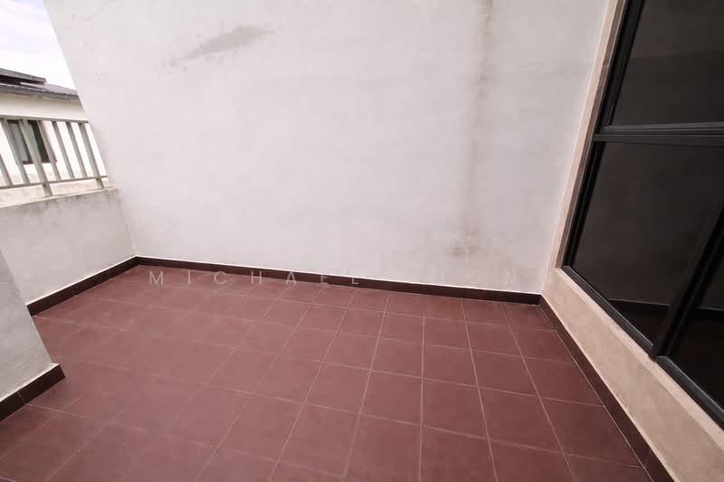3-storey Terraced House for Rent in Rawang (Selangor) - Michael Siong - Balcony - PropertyGuru.com.my