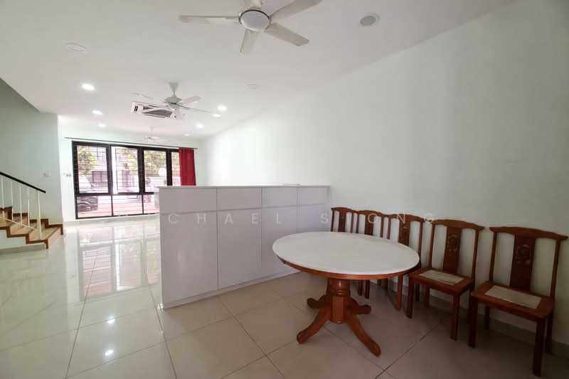 3-storey Terraced House for Rent in Rawang (Selangor) - Michael Siong - Living Room - PropertyGuru.com.my