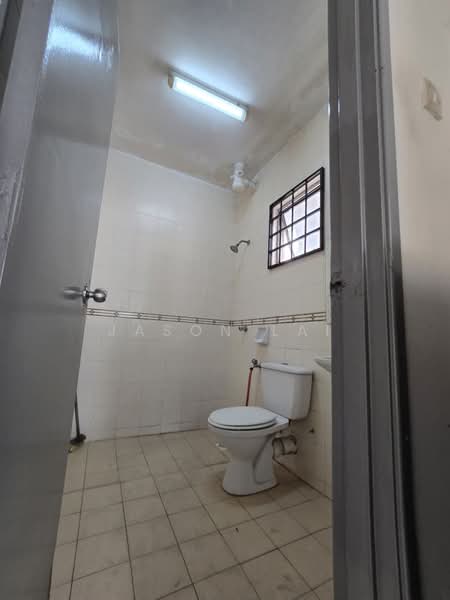 Apartment for Rent at Pangsapuri Seri Galaksi - Jason Lai - Bathroom - PropertyGuru.com.my