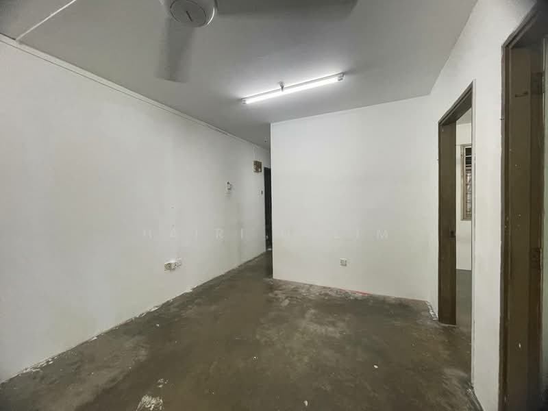 Rumah Flat untuk Dijual di Flat PKNS Seksyen 19 - Hairi Halim - Interior - PropertyGuru.com.my