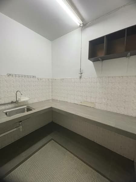 Rumah Flat untuk Dijual di Flat PKNS Seksyen 19 - Hairi Halim - Kitchen - PropertyGuru.com.my