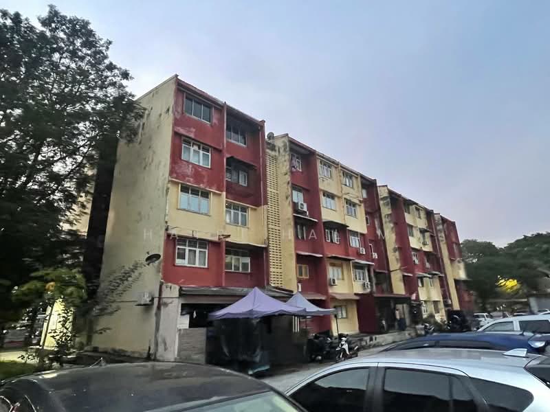Rumah Flat untuk Dijual di Flat PKNS Seksyen 19 - Hairi Halim - Exterior - PropertyGuru.com.my