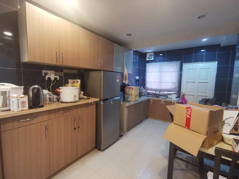 Rumah Teres 2 Tingkat untuk Dijual di Taman Puchong Intan (Puchong) - Michelle Tan - Kitchen - PropertyGuru.com.my