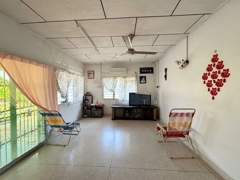 Bungalow House for Sale in Taman Perwira Cheng (Cheng) - Ramona Tan - Living Room - PropertyGuru.com.my