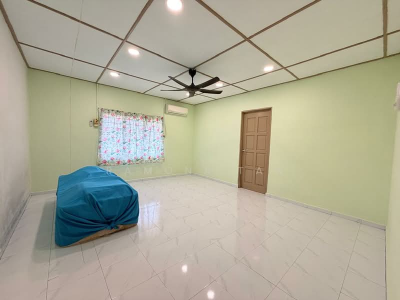 Bungalow House for Sale in Taman Perwira Cheng (Cheng) - Ramona Tan - Living Room - PropertyGuru.com.my