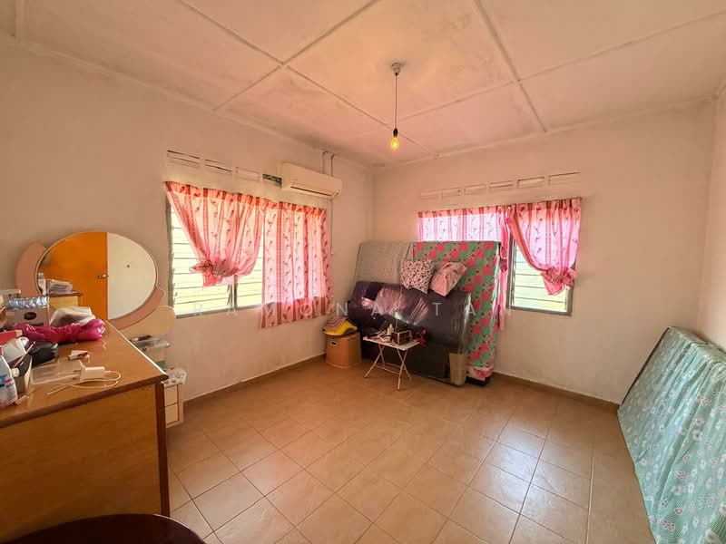 Bungalow House for Sale in Taman Perwira Cheng (Cheng) - Ramona Tan - Bedroom - PropertyGuru.com.my