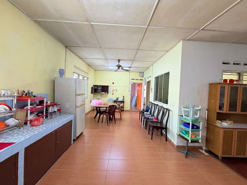 Bungalow House for Sale in Taman Perwira Cheng (Cheng) - Ramona Tan - Kitchen - PropertyGuru.com.my