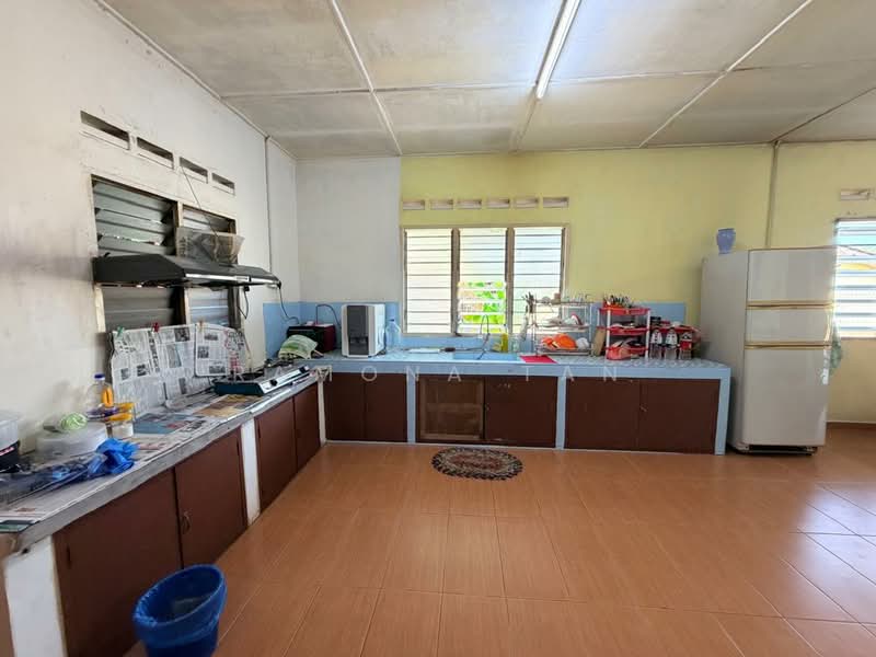 Bungalow House for Sale in Taman Perwira Cheng (Cheng) - Ramona Tan - Kitchen - PropertyGuru.com.my