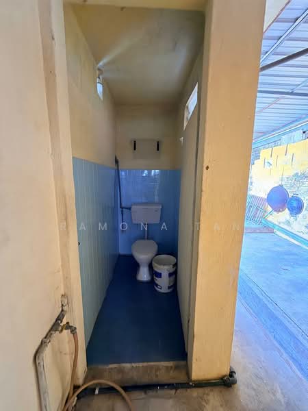 Bungalow House for Sale in Taman Perwira Cheng (Cheng) - Ramona Tan - Bathroom - PropertyGuru.com.my