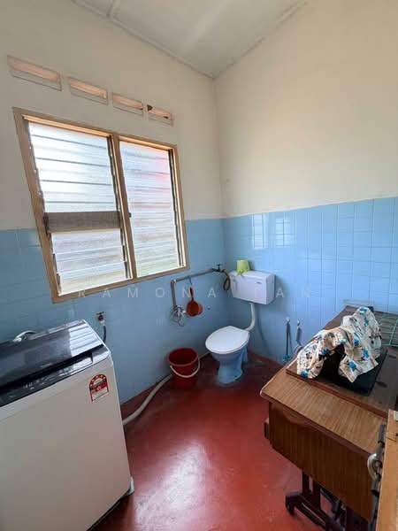 Bungalow House for Sale in Taman Perwira Cheng (Cheng) - Ramona Tan - Bathroom - PropertyGuru.com.my