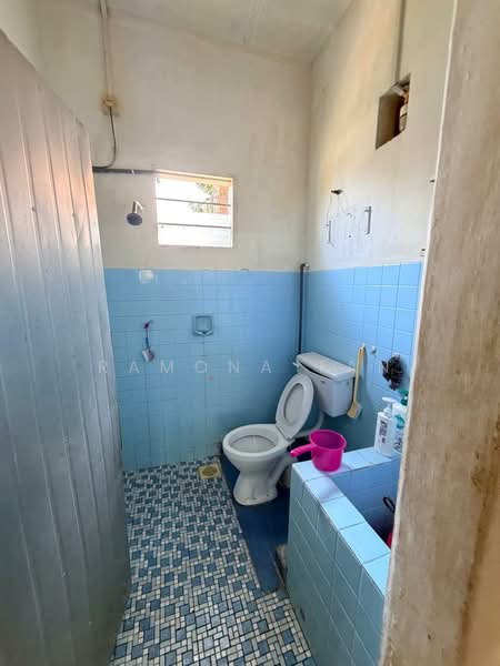 Bungalow House for Sale in Taman Perwira Cheng (Cheng) - Ramona Tan - Bathroom - PropertyGuru.com.my