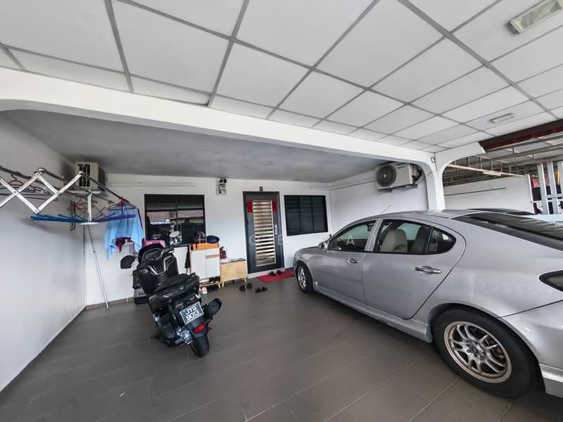 Rumah Teres 1 Tingkat untuk Dijual di Taman Universiti (Skudai) - Chloe Lai - Car Park - PropertyGuru.com.my