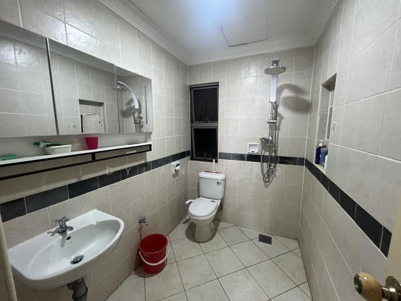 Kondominium untuk Dijual di Armanee Terrace - Dylan Wong - Bathroom - PropertyGuru.com.my