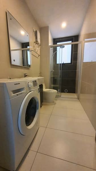 Condominium for Rent at Bay Point @ Country Garden Danga Bay - Eve Neo - Bathroom - PropertyGuru.com.my