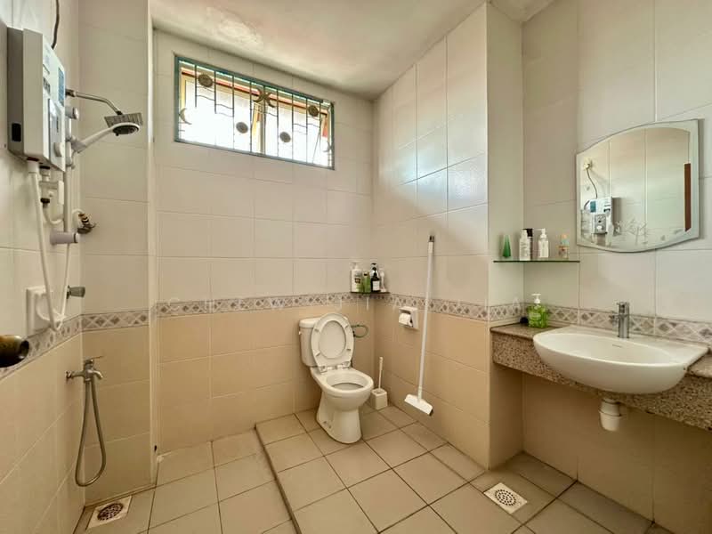Semi-Detached House for Sale in Taman Impian Emas (Skudai) - Chew Jia Jia - Bathroom - PropertyGuru.com.my