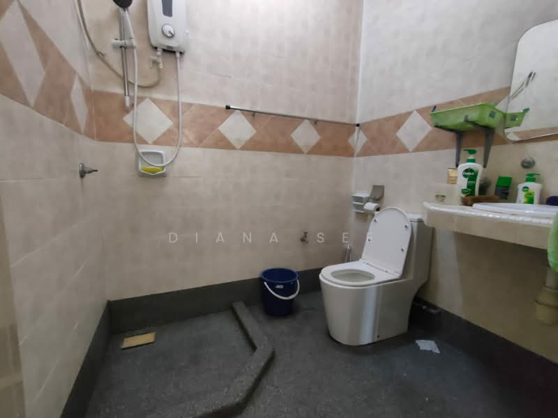2-storey Terraced House for Sale in Bandar Bukit Tinggi 2 (Klang) - Diana See - Bathroom - PropertyGuru.com.my