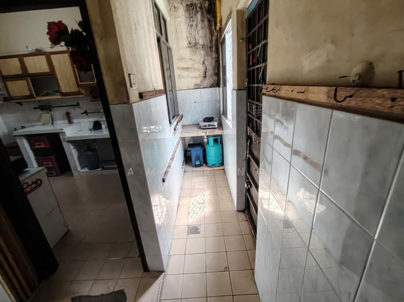 2-storey Terraced House for Sale in Taman Sri Rampai (Wangsa Maju) - Amber Ng - Kitchen - PropertyGuru.com.my
