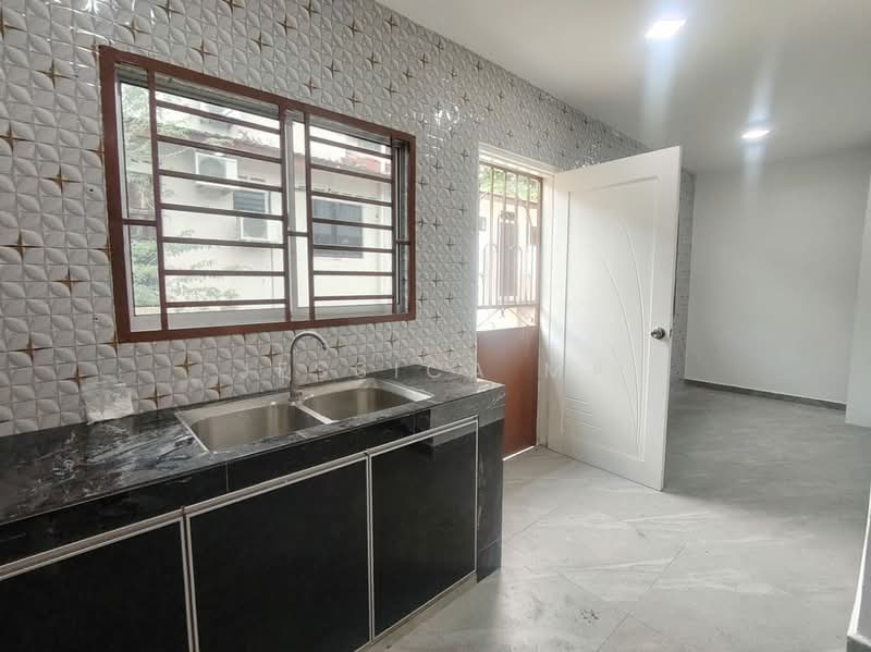 1-storey Terraced House for Rent in Taman Johor Jaya (Johor Bahru) - Jessica Ma - Kitchen - PropertyGuru.com.my