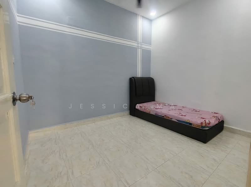 1-storey Terraced House for Rent in Taman Johor Jaya (Johor Bahru) - Jessica Ma - Bedroom - PropertyGuru.com.my