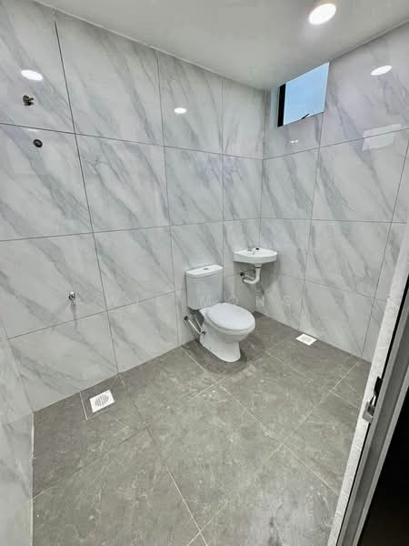 Rumah Teres 2 Tingkat untuk Dijual di Bandar Baru Permas Jaya - Wil Mong - Bathroom - PropertyGuru.com.my
