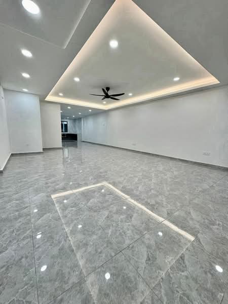 Rumah Teres 2 Tingkat untuk Dijual di Bandar Baru Permas Jaya - Wil Mong - Living Room - PropertyGuru.com.my