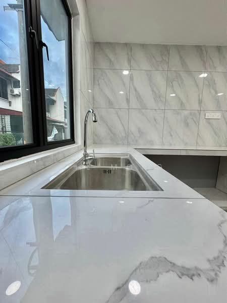 Rumah Teres 2 Tingkat untuk Dijual di Bandar Baru Permas Jaya - Wil Mong - Kitchen - PropertyGuru.com.my
