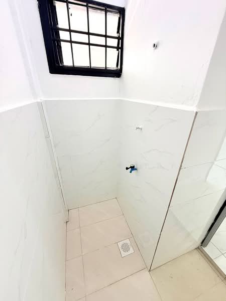 Rumah Flat untuk Dijual di Flat Taman Rinting - Marcus Tey - Bathroom - PropertyGuru.com.my