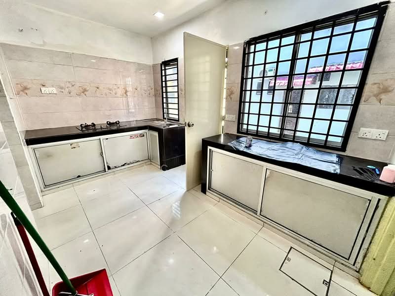 Rumah Teres 2 Tingkat untuk Dijual di Bandar Seri Alam (Masai) - Zach Law - Kitchen - PropertyGuru.com.my