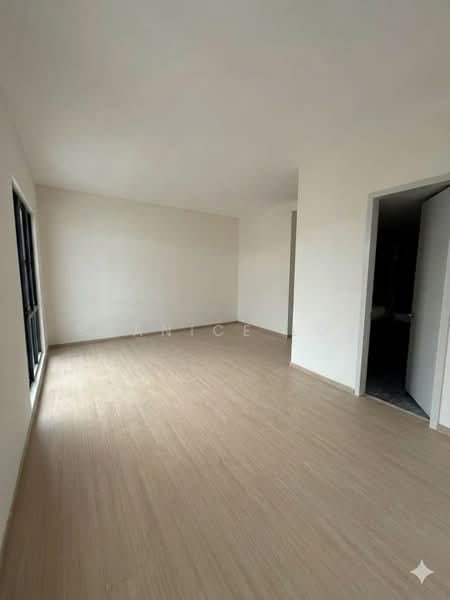 2-storey Terraced House for Sale in Taman Puchong Tekali (Puchong) - Shanice Low - Living Room - PropertyGuru.com.my