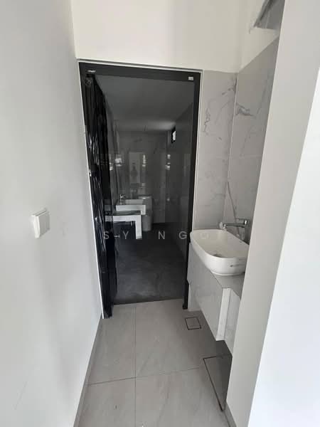 Rumah Berkembar untuk Dijual di Bandar Uda Utama (Johor Bahru) - SY Ngo - Bathroom - PropertyGuru.com.my