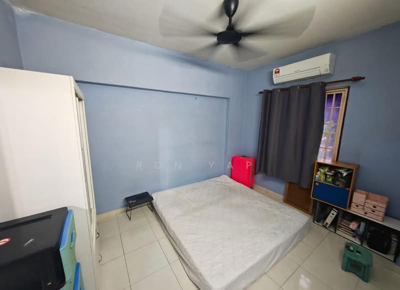 Pangsapuri untuk Dijual di Perdana Puri - Ron Yap - Bedroom - PropertyGuru.com.my