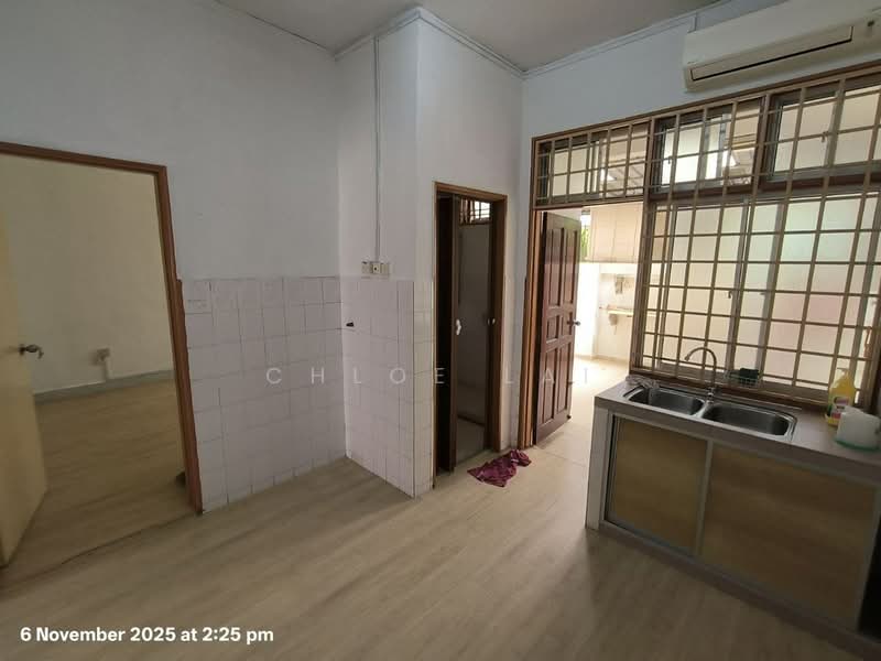 Rumah Teres 2 Tingkat untuk Dijual di Taman Puteri Wangsa (Ulu Tiram) - Chloe Lai - Kitchen - PropertyGuru.com.my