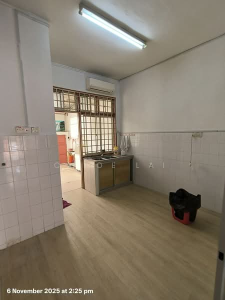 Rumah Teres 2 Tingkat untuk Dijual di Taman Puteri Wangsa (Ulu Tiram) - Chloe Lai - Kitchen - PropertyGuru.com.my