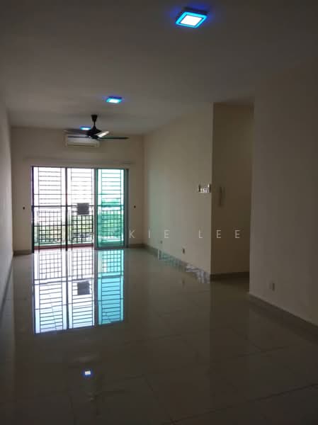 Kondominium untuk Dijual di Parkhill Residence - Jackie Lee - Living Room - PropertyGuru.com.my