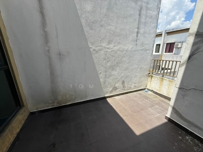 3-storey Terraced House for Rent in Rawang (Selangor) - Tom Yip - Balcony - PropertyGuru.com.my