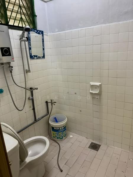 2-storey Terraced House for Sale in Taman Pelangi (Johor Bahru) - Herry Goh - Bathroom - PropertyGuru.com.my