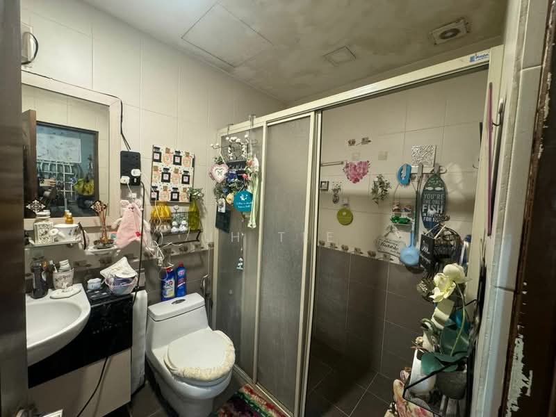 Residential Land for Sale in Kota Damansara (Selangor) - JH Tee - Bathroom - PropertyGuru.com.my