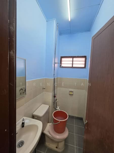 2-storey Terraced House for Sale in Taman Pasir Putih (Pasir Gudang) - Terence Tan - Bathroom - PropertyGuru.com.my