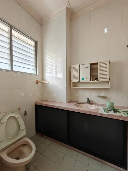 Rumah Berkembar untuk Dijual di Taman Pelangi (Johor Bahru) - Nathan Chan - Bathroom - PropertyGuru.com.my