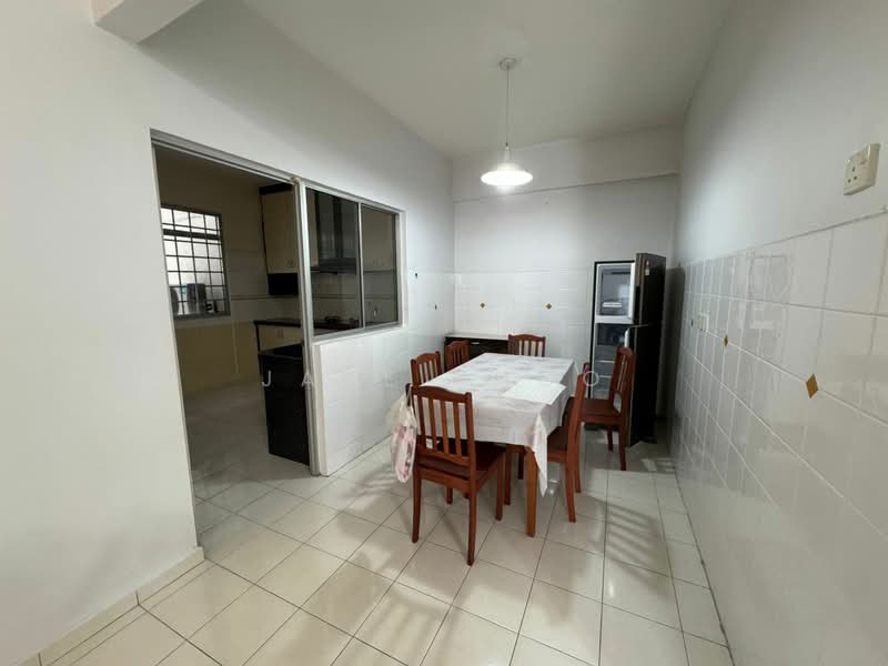 Kondominium untuk Disewa di Putra Place Condominium - Jake Khoo - Kitchen - PropertyGuru.com.my