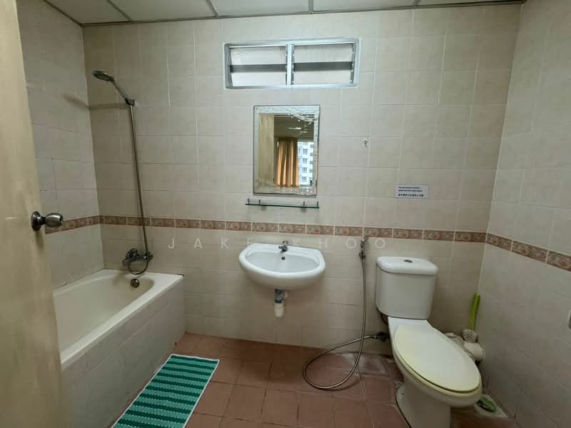 Kondominium untuk Disewa di Putra Place Condominium - Jake Khoo - Bathroom - PropertyGuru.com.my