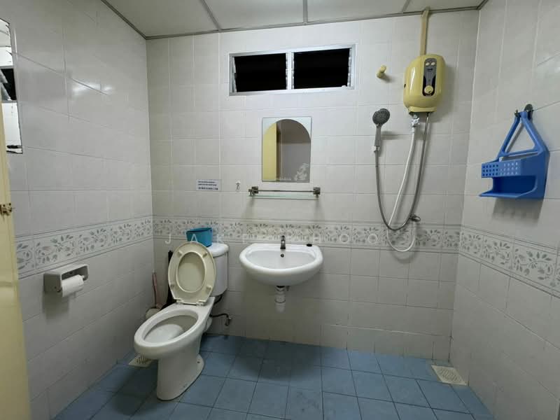 Kondominium untuk Disewa di Putra Place Condominium - Jake Khoo - Bathroom - PropertyGuru.com.my