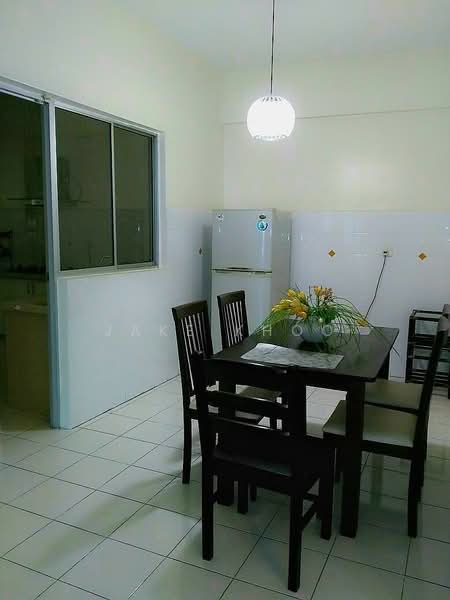 Kondominium untuk Disewa di Putra Place Condominium - Jake Khoo - Kitchen - PropertyGuru.com.my