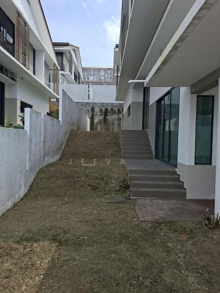 Rumah Berkembar untuk Dijual di Seremban (Negeri Sembilan) - Jeevs Jeeva - Exterior - PropertyGuru.com.my