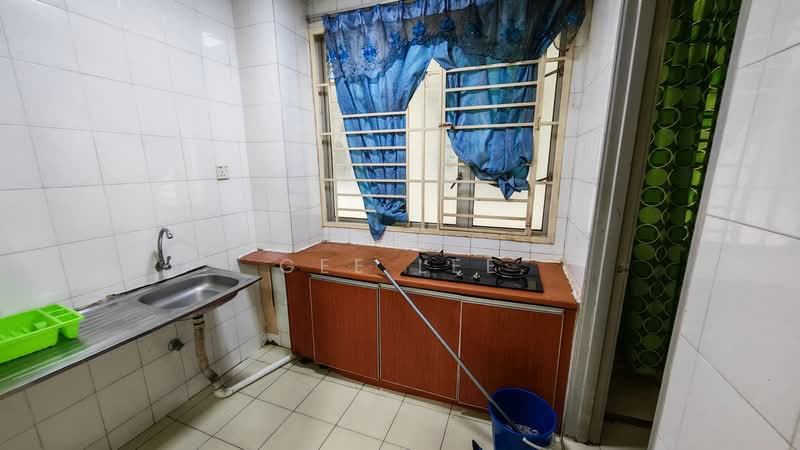 Condominium for Sale at Platinum Hill PV 8 - GEE Lee - Kitchen - PropertyGuru.com.my