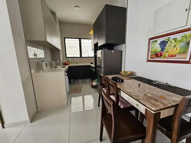 Condominium for Sale at Lovell @ Country Garden Danga Bay - Iris Lim - Kitchen - PropertyGuru.com.my