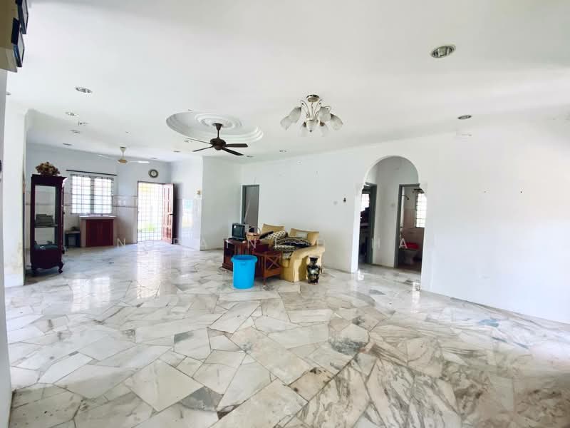 Bungalow for Sale in Sepang (Selangor) - Noraini Dahan - Living Room - PropertyGuru.com.my