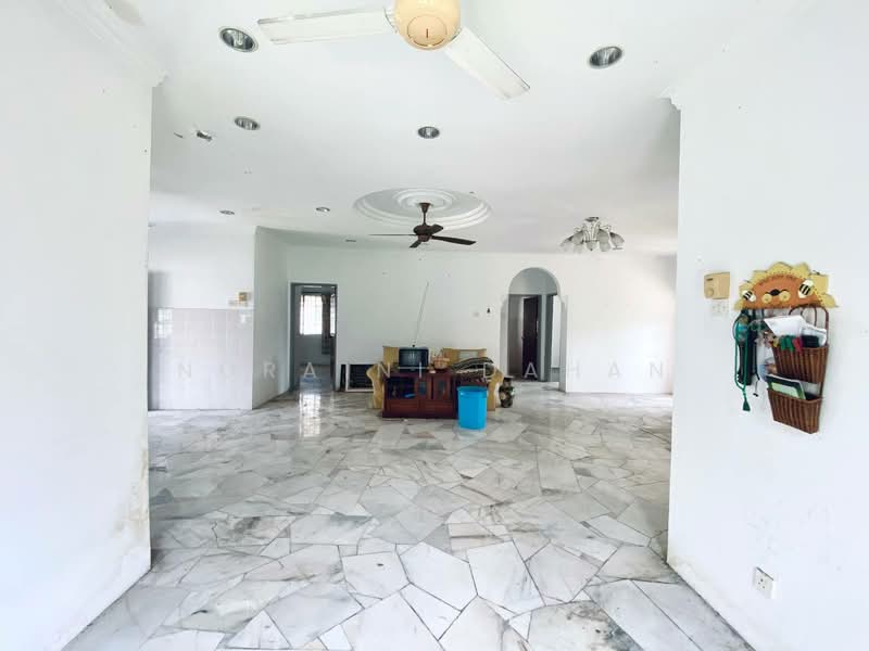 Bungalow for Sale in Sepang (Selangor) - Noraini Dahan - Living Room - PropertyGuru.com.my