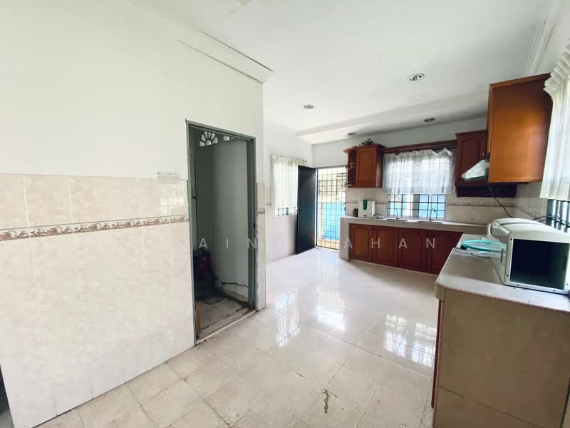 Bungalow for Sale in Sepang (Selangor) - Noraini Dahan - Kitchen - PropertyGuru.com.my